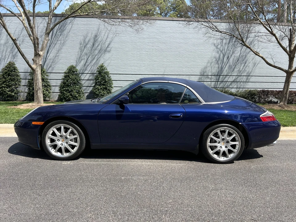 2001 Porsche 996 Carrera 4 - Image 16 of 31