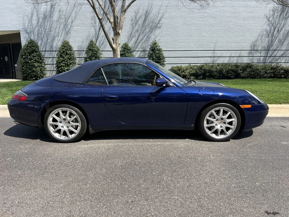 2001 Porsche 996 Carrera 4 - Image 12 of 31