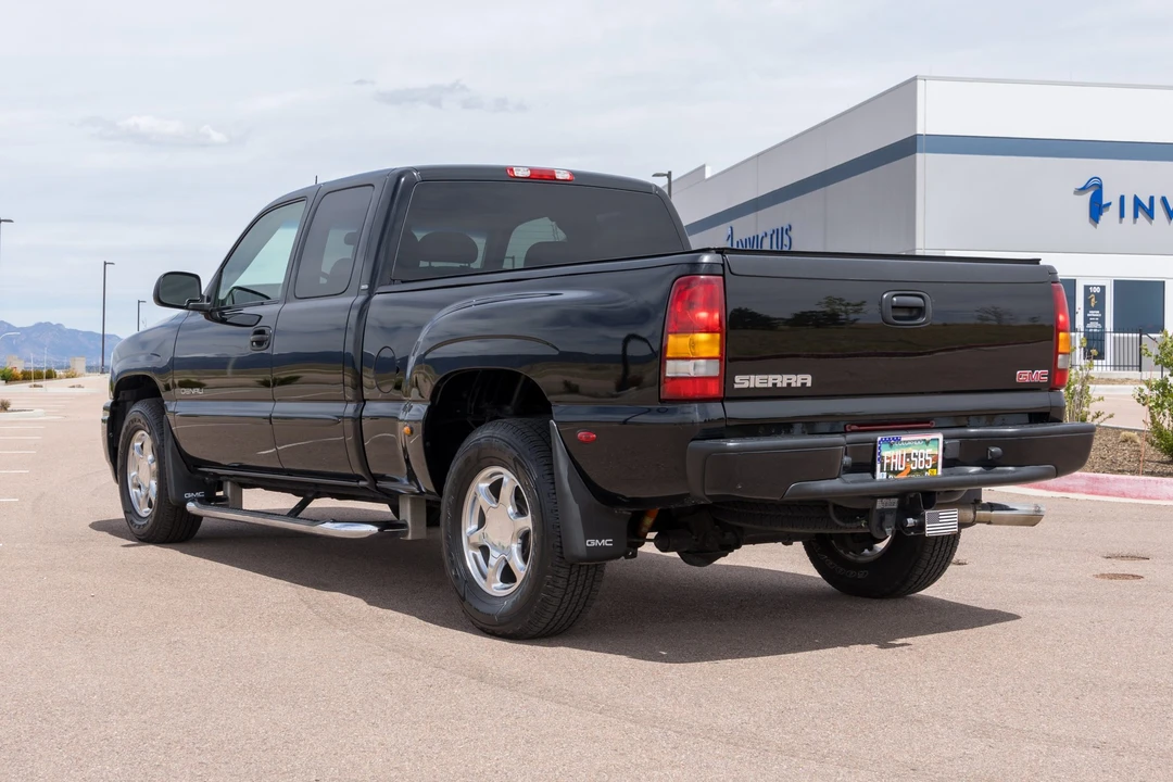 2003 GMC Sierra 2nd Gen - Image 3 of 31
