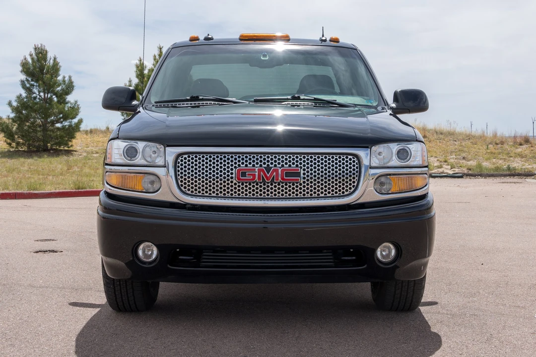 2003 GMC Sierra 2nd Gen - Image 2 of 31