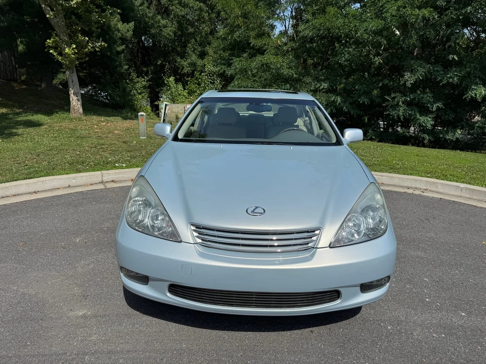2004 Lexus ES 4th Gen - Image 11 of 31