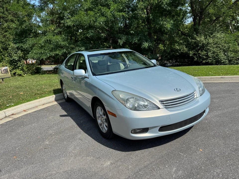 2004 Lexus ES 4th Gen - Image 15 of 31