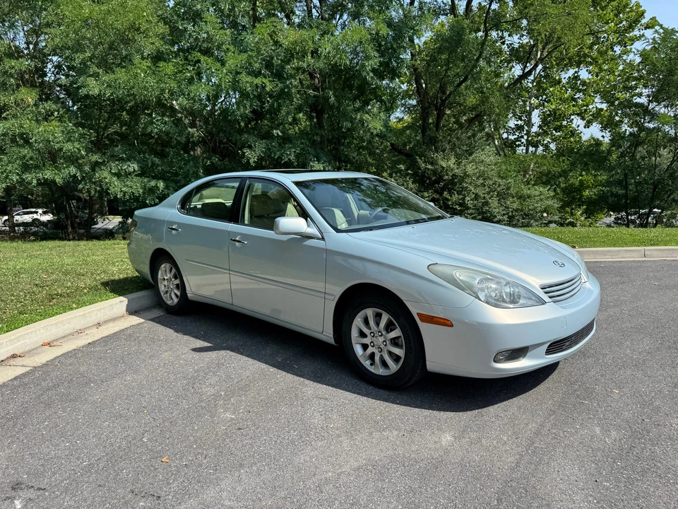 2004 Lexus ES 4th Gen - Image 16 of 31