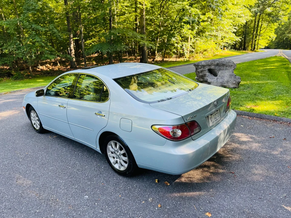 2004 Lexus ES 4th Gen - Image 29 of 31