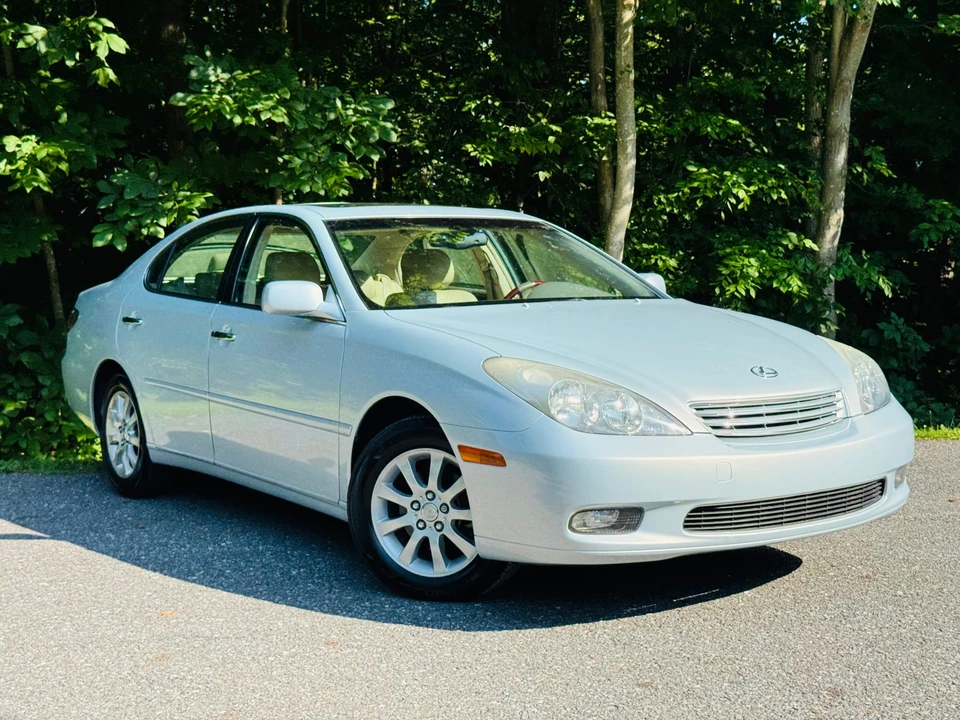 2004 Lexus ES 4th Gen - Image 21 of 31