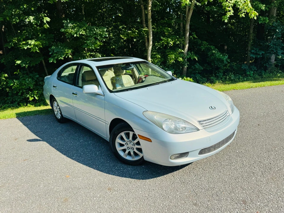 2004 Lexus ES 4th Gen - Image 18 of 31