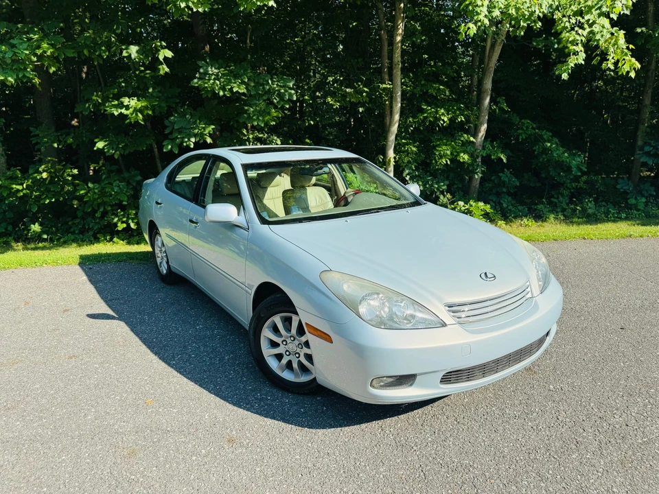2004 Lexus ES 4th Gen - Image 13 of 31