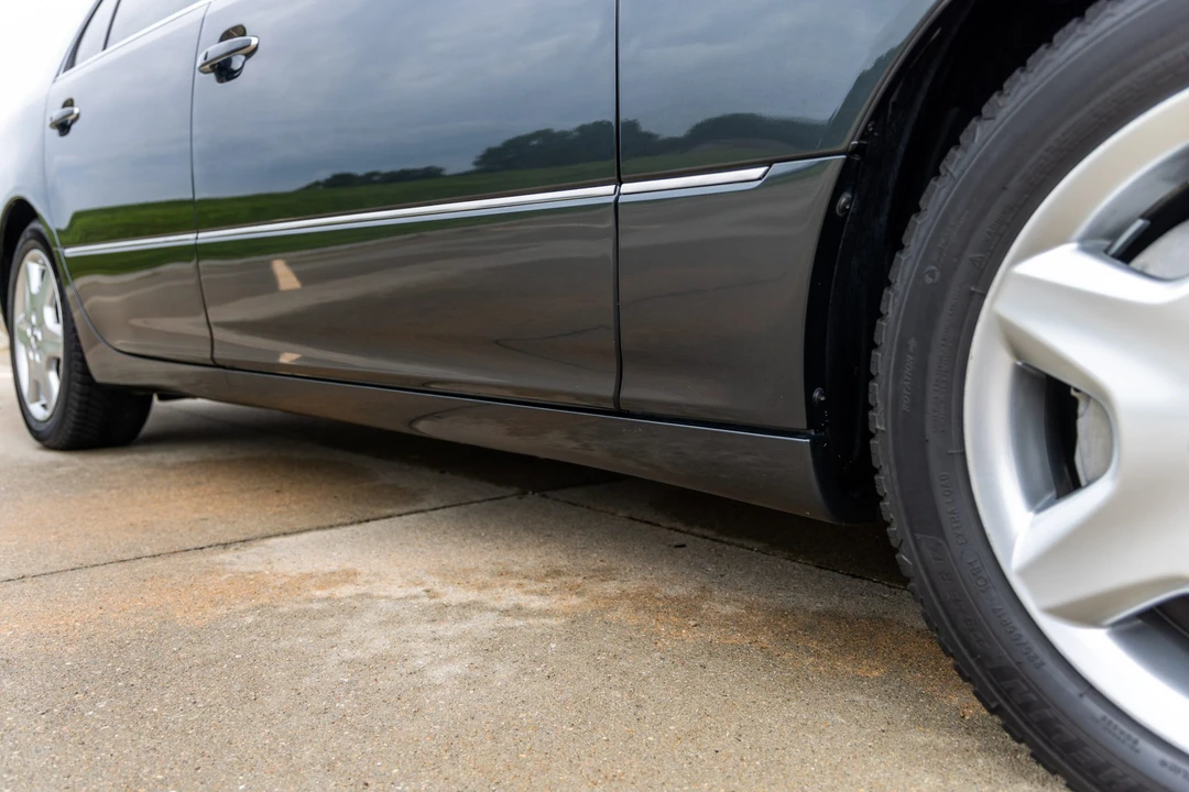 2004 Lexus LS 3rd Gen - Image 23 of 31