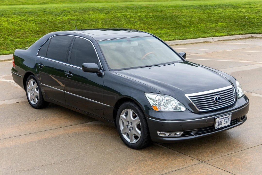 2004 Lexus LS 3rd Gen - Image 5 of 31