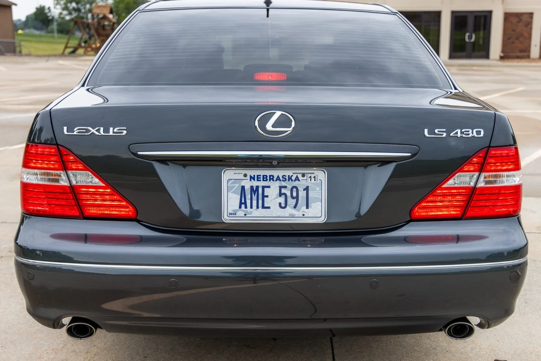 2004 Lexus LS 3rd Gen - Image 9 of 31