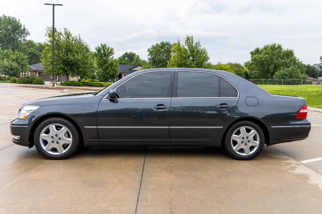 2004 Lexus LS 3rd Gen - Image 11 of 31