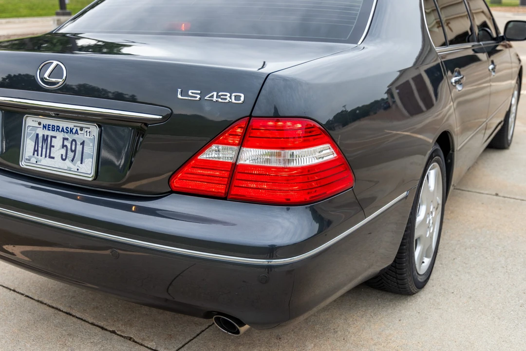 2004 Lexus LS 3rd Gen - Image 30 of 31