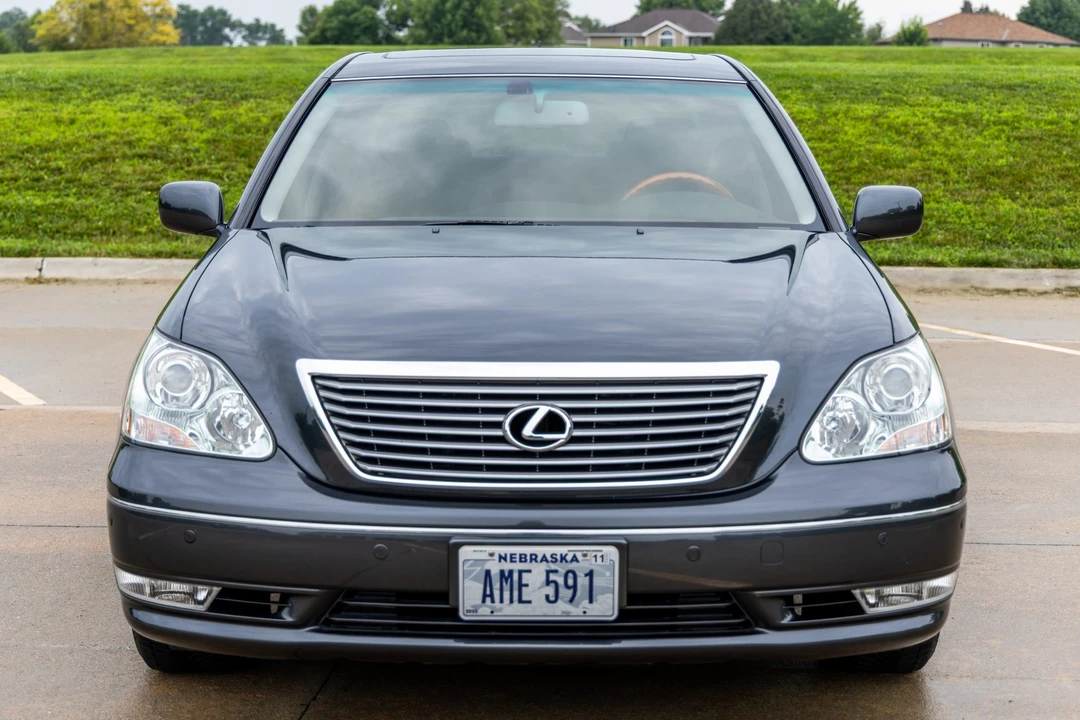 2004 Lexus LS 3rd Gen - Image 3 of 31