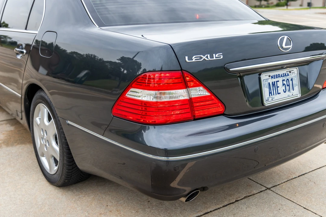 2004 Lexus LS 3rd Gen - Image 12 of 31