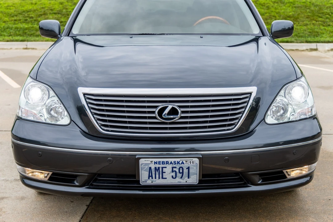 2004 Lexus LS 3rd Gen - Image 18 of 31