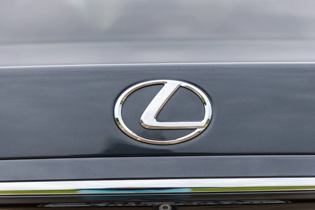 2004 Lexus LS 3rd Gen - Image 31 of 31