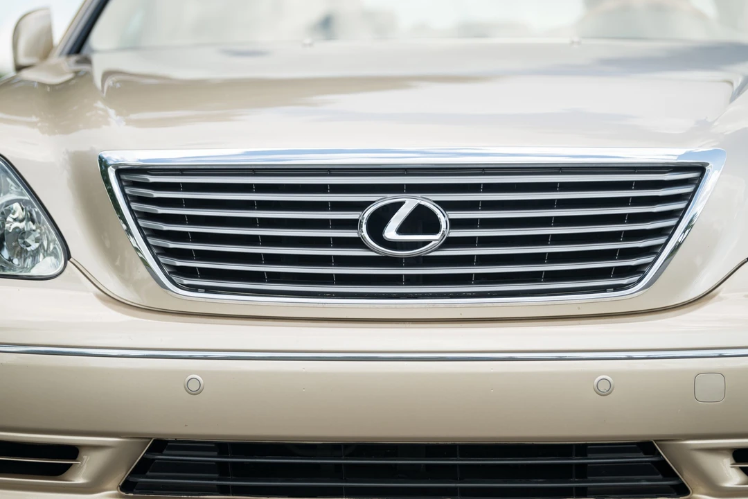 2005 Lexus LS 3rd Gen - Image 13 of 31