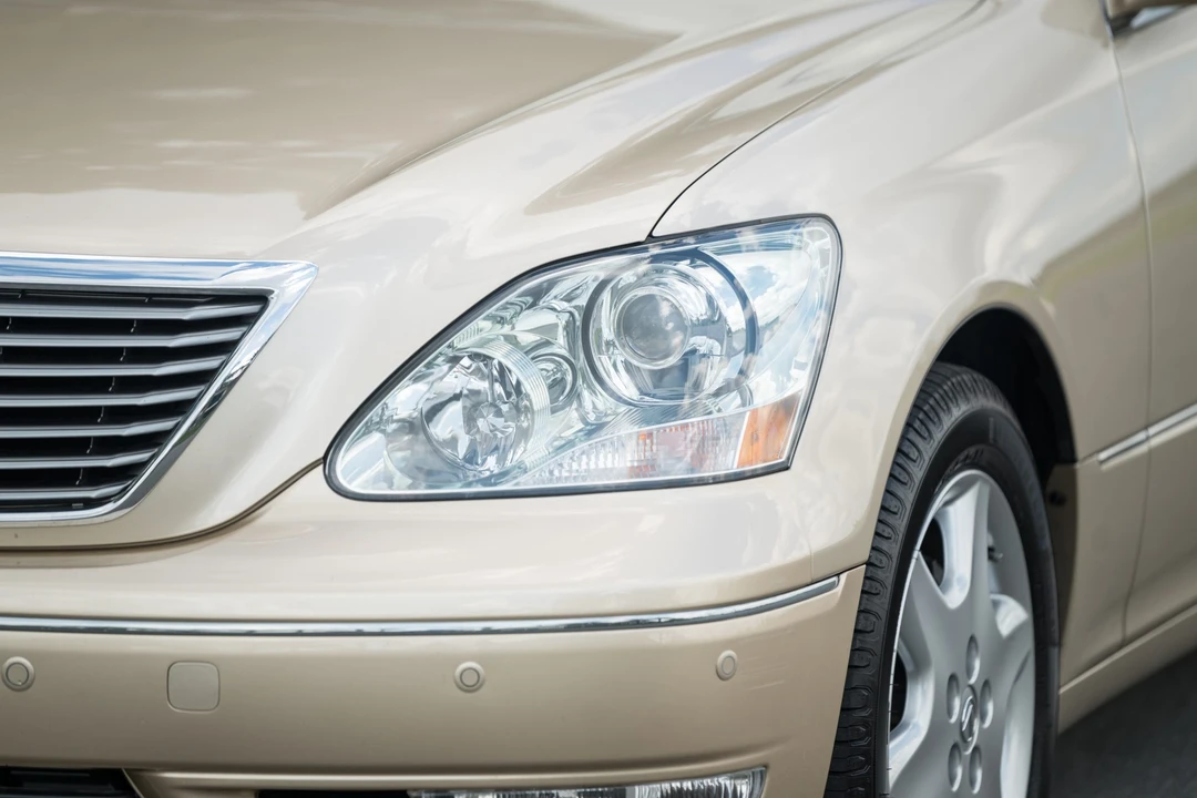 2005 Lexus LS 3rd Gen - Image 12 of 31