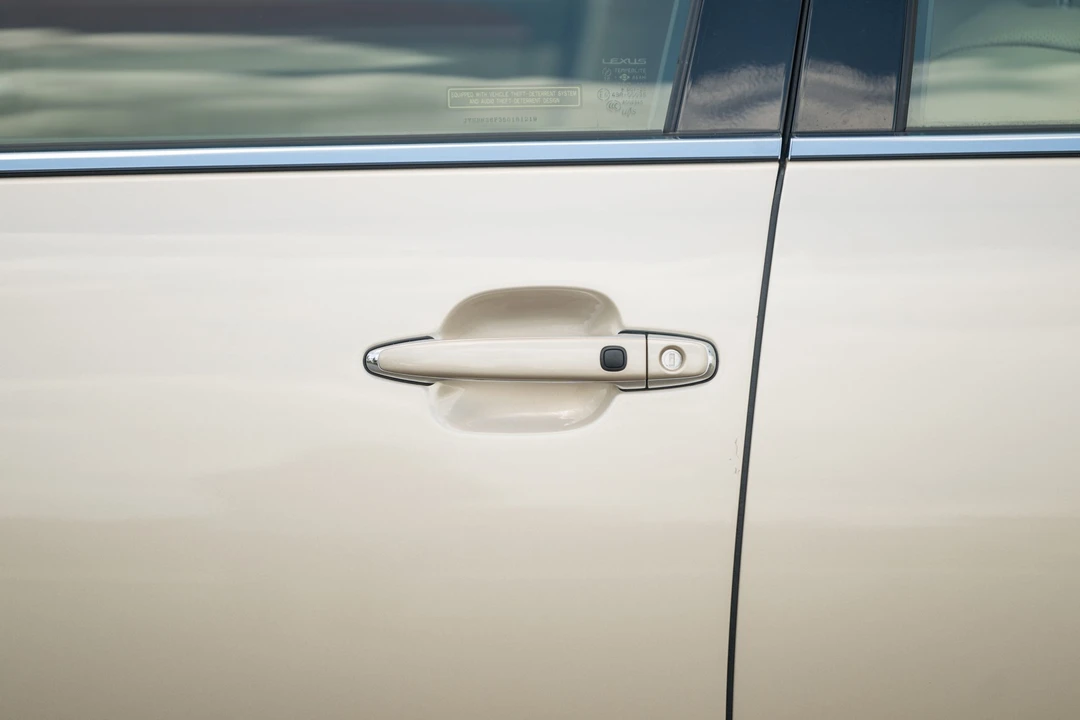 2005 Lexus LS 3rd Gen - Image 29 of 31