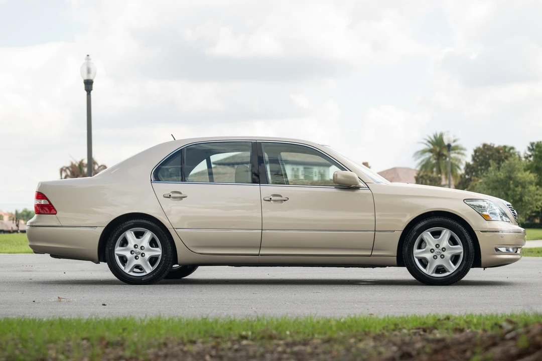 2005 Lexus LS 3rd Gen - Image 7 of 31