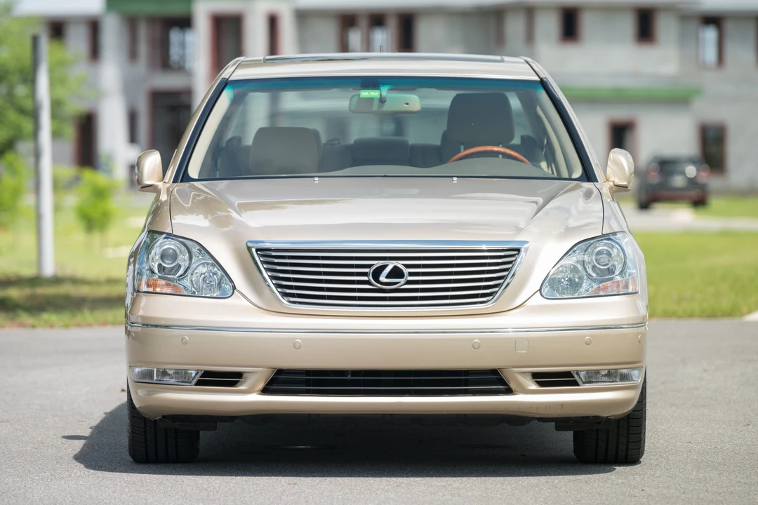 2005 Lexus LS 3rd Gen - Image 10 of 31