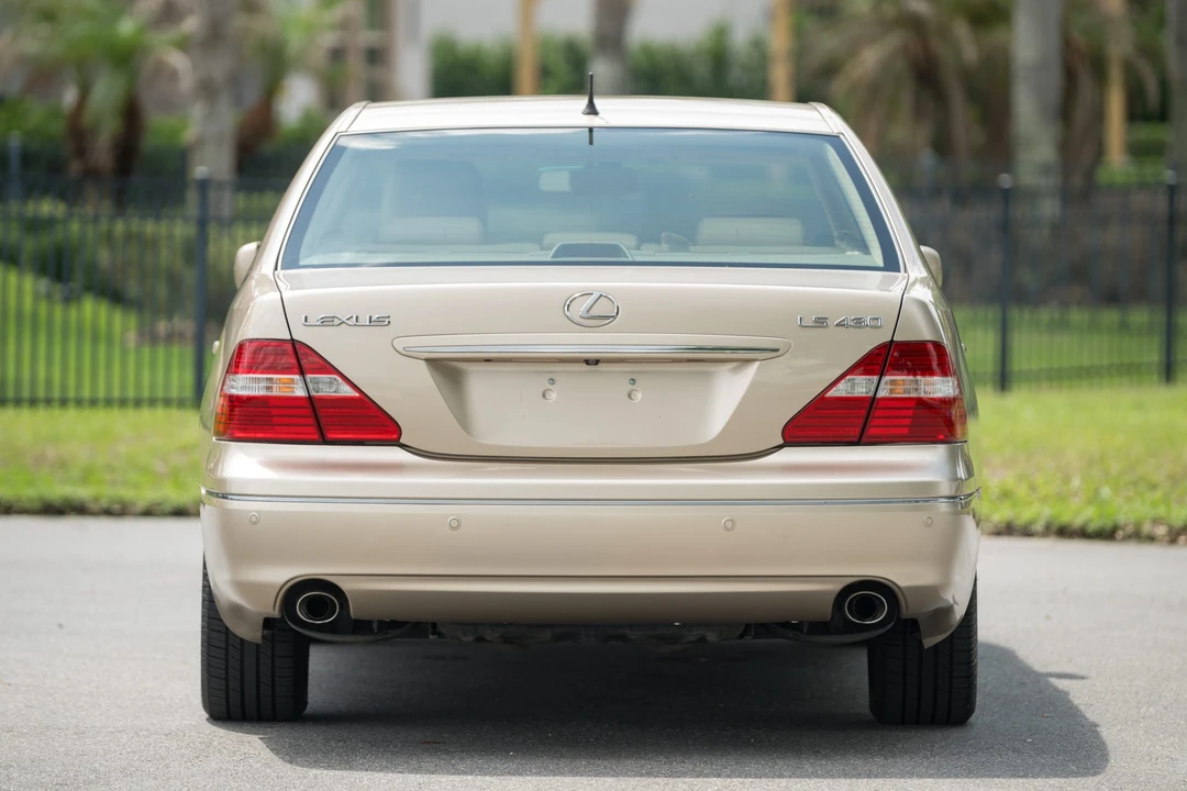 2005 Lexus LS 3rd Gen - Image 5 of 31
