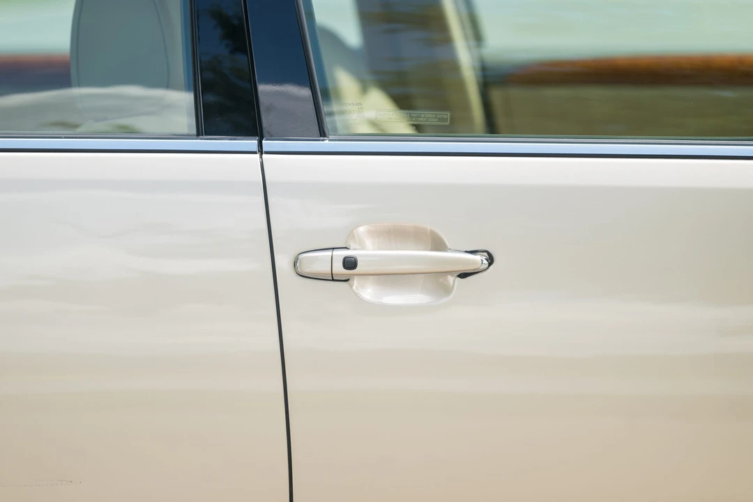 2005 Lexus LS 3rd Gen - Image 27 of 31