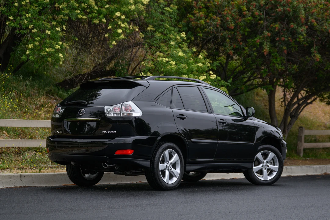 2005 Lexus RX 2nd Gen - Image 11 of 31