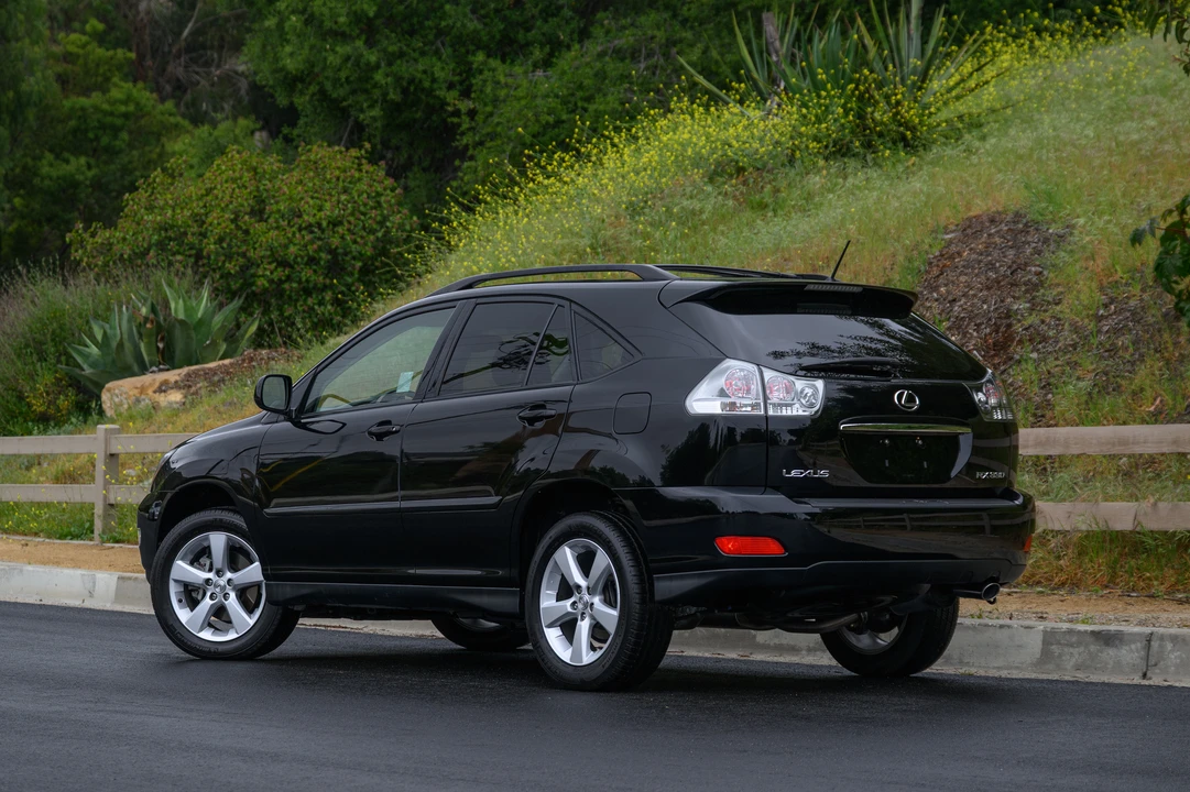 2005 Lexus RX 2nd Gen - Image 16 of 31