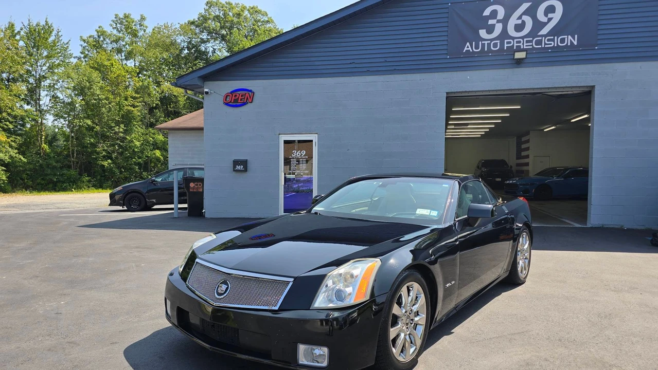 2006 Cadillac XLR - Image 8 of 31
