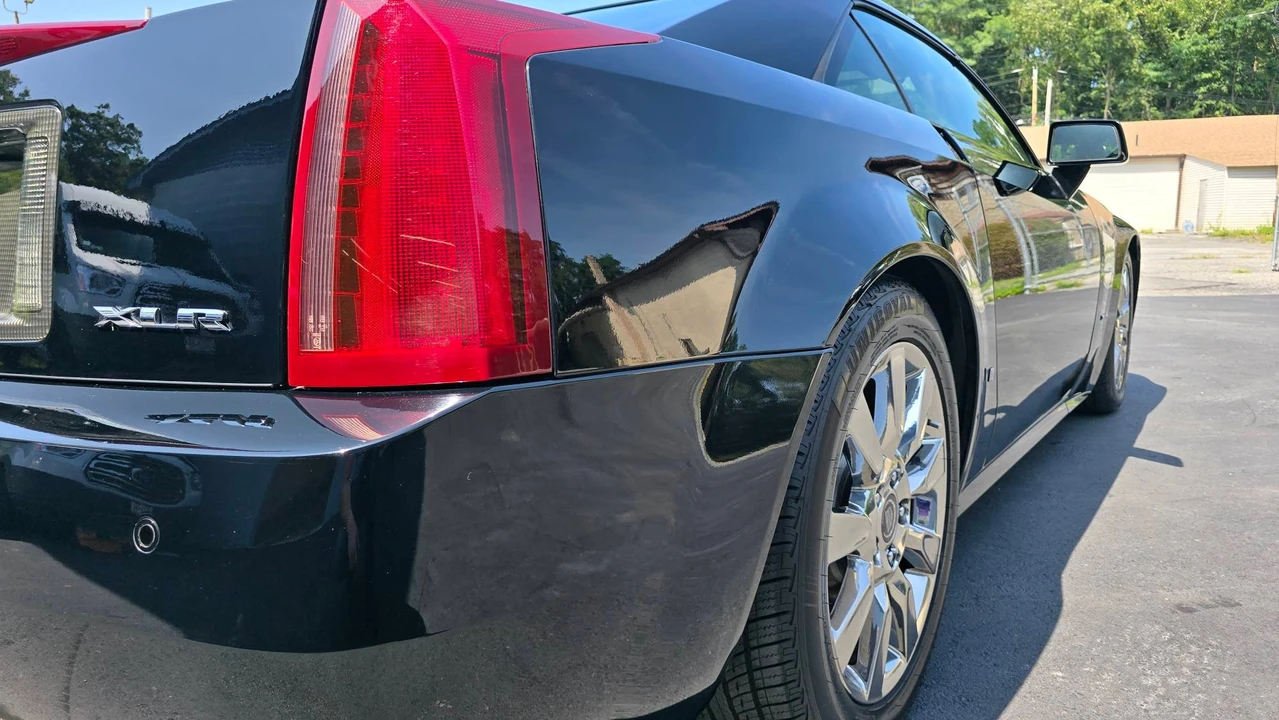 2006 Cadillac XLR - Image 16 of 31