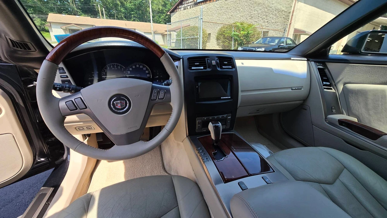 2006 Cadillac XLR - Image 23 of 31