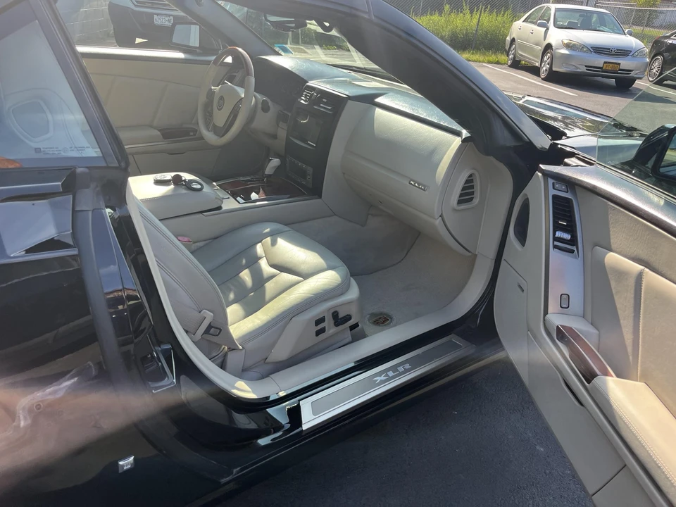 2006 Cadillac XLR - Image 19 of 31