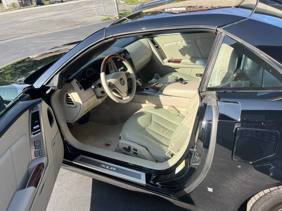2006 Cadillac XLR - Image 18 of 31