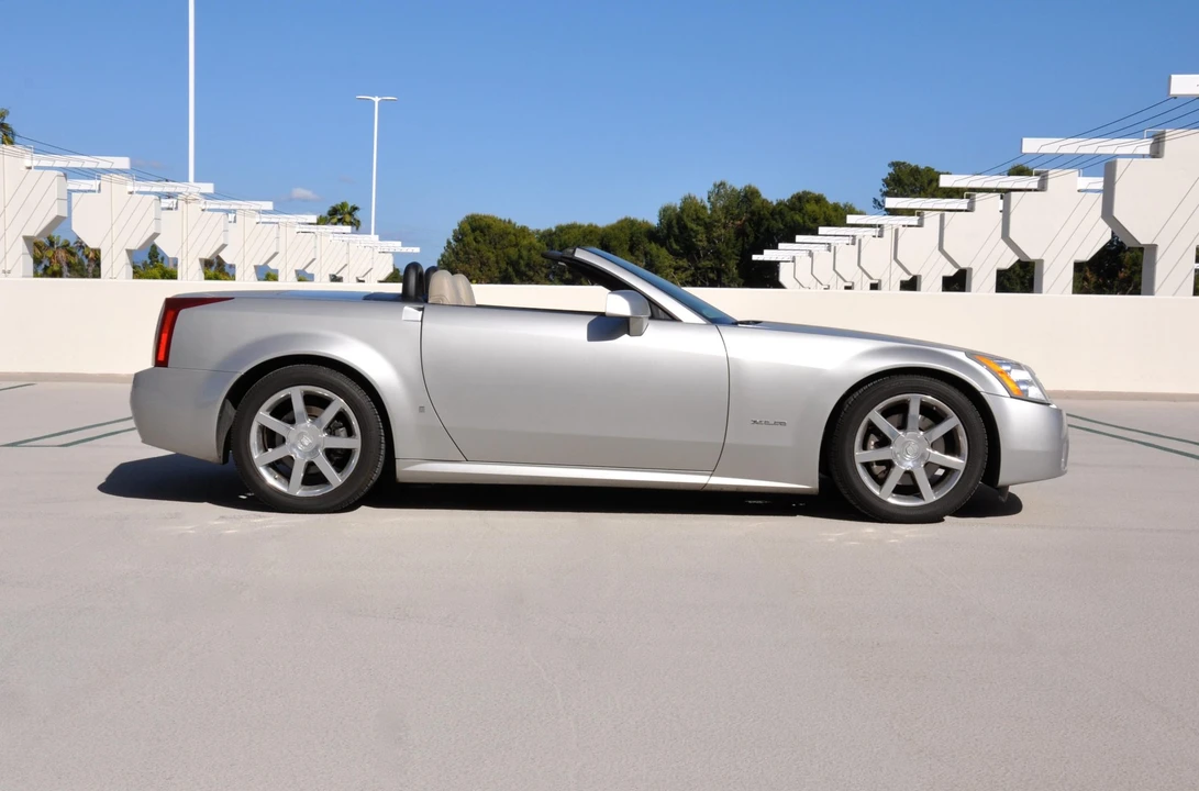 2006 Cadillac XLR - Image 9 of 31
