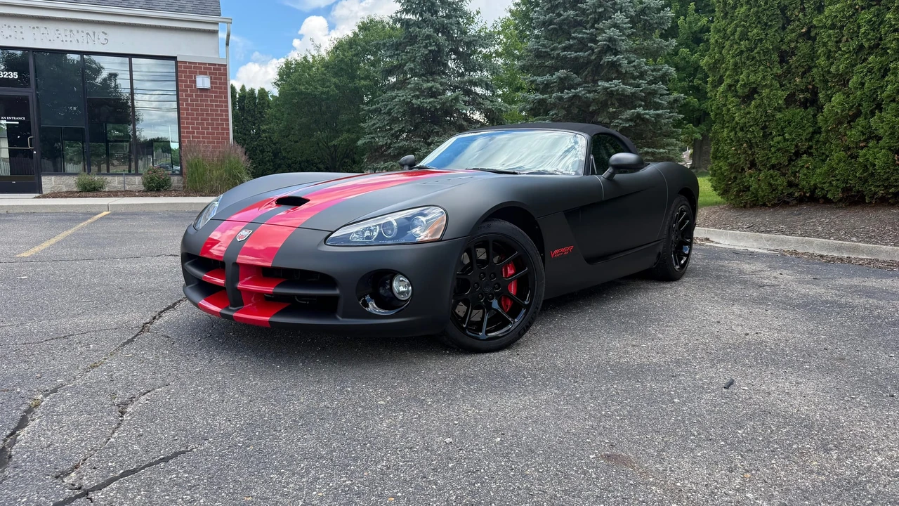 2006 Dodge Viper 3rd Gen - Image 2 of 31
