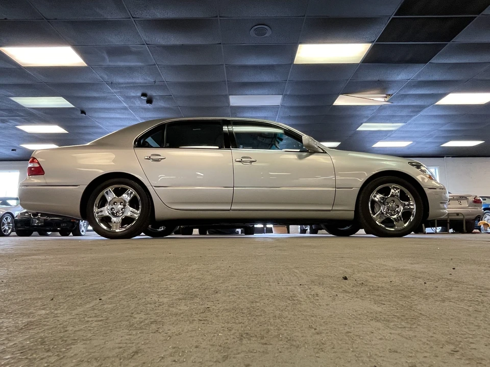2006 Lexus LS 3rd Gen - Image 26 of 31
