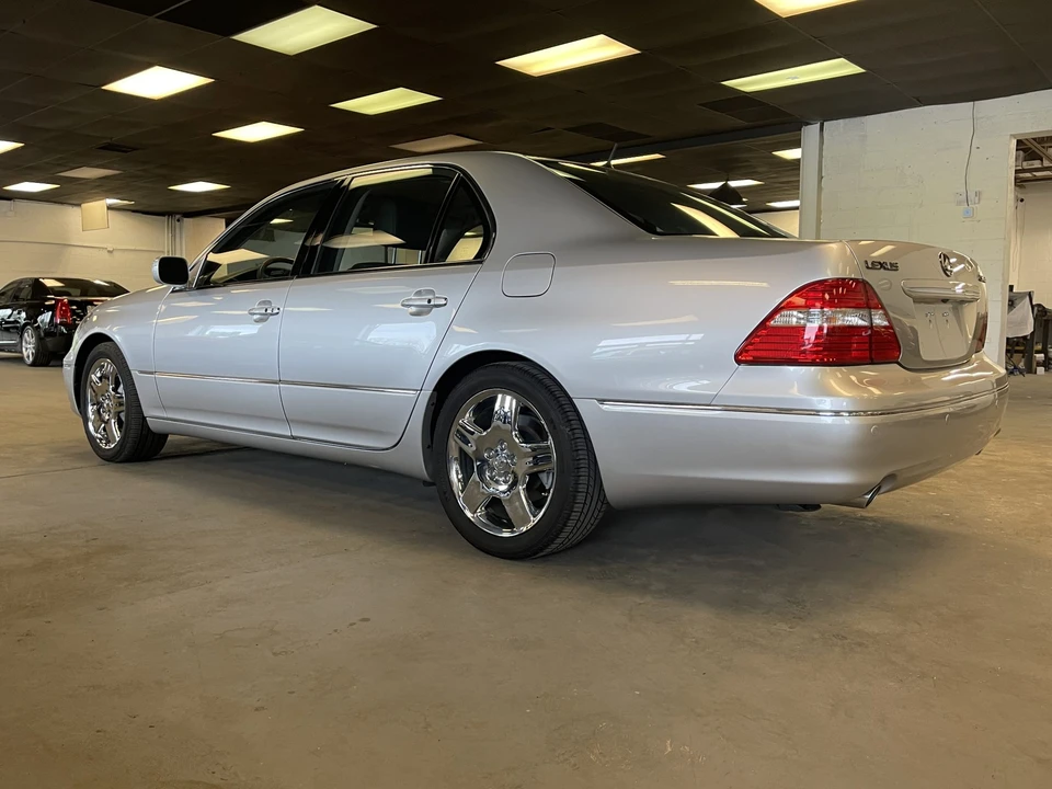 2006 Lexus LS 3rd Gen - Image 12 of 31
