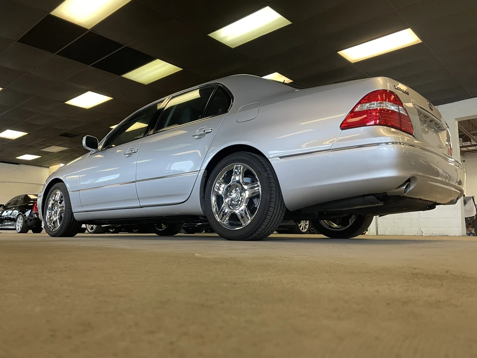 2006 Lexus LS 3rd Gen - Image 11 of 31
