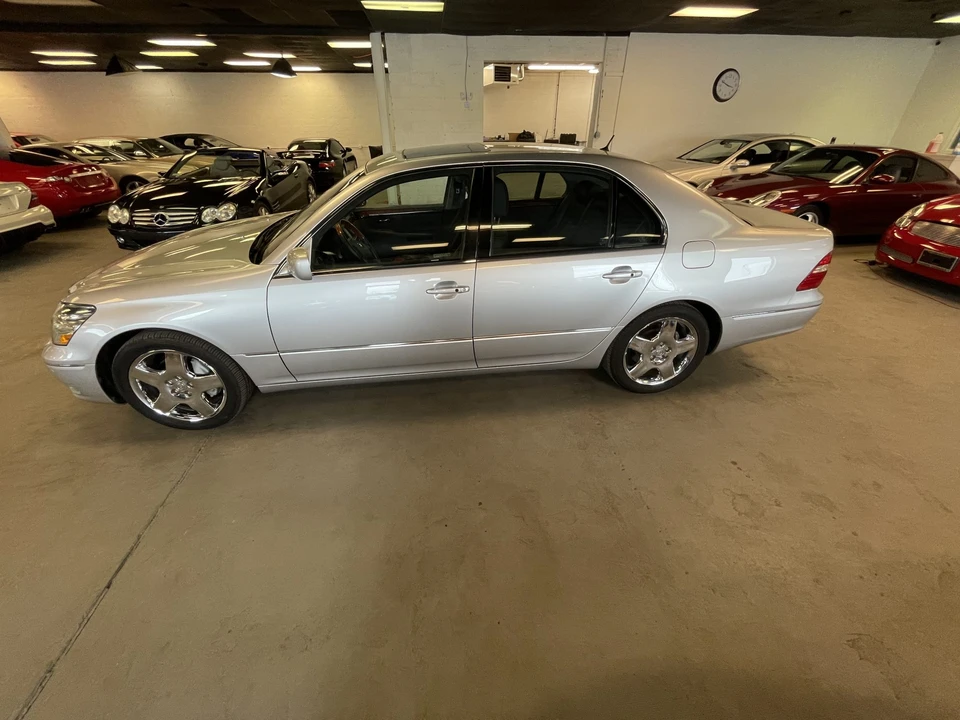 2006 Lexus LS 3rd Gen - Image 10 of 31