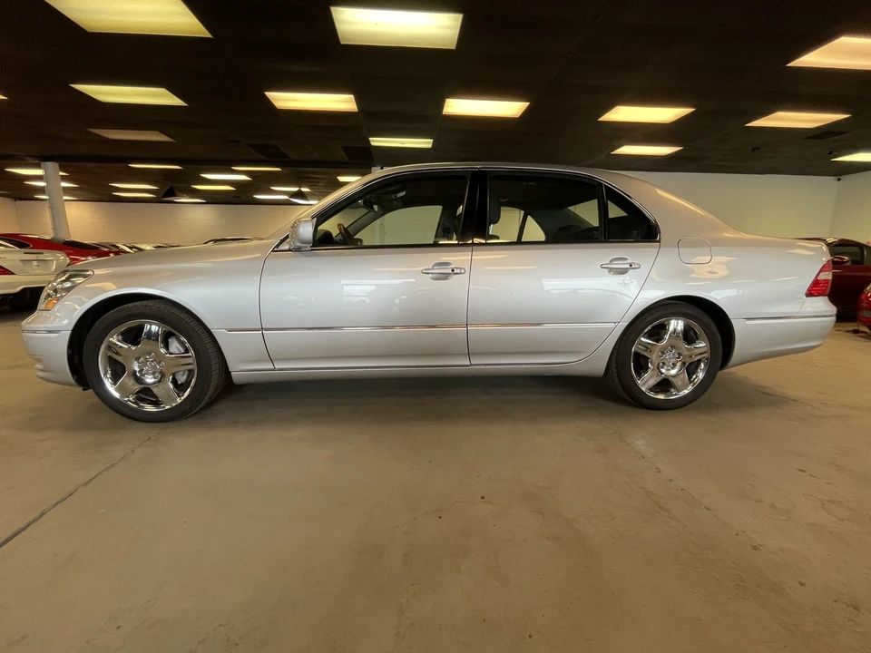 2006 Lexus LS 3rd Gen - Image 9 of 31
