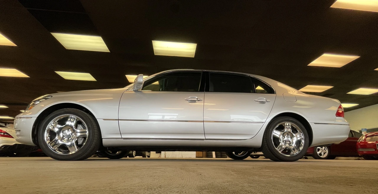 2006 Lexus LS 3rd Gen - Image 8 of 31
