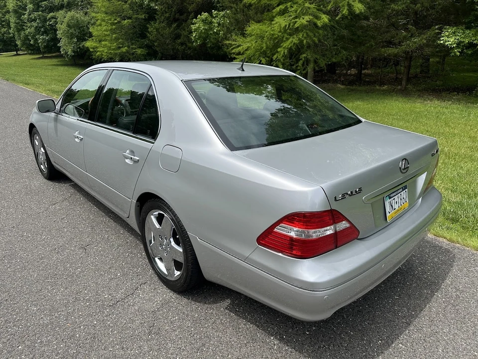 2006 Lexus LS 3rd Gen - Image 14 of 31