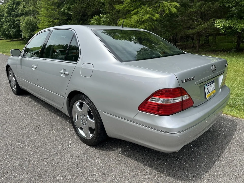 2006 Lexus LS 3rd Gen - Image 13 of 31