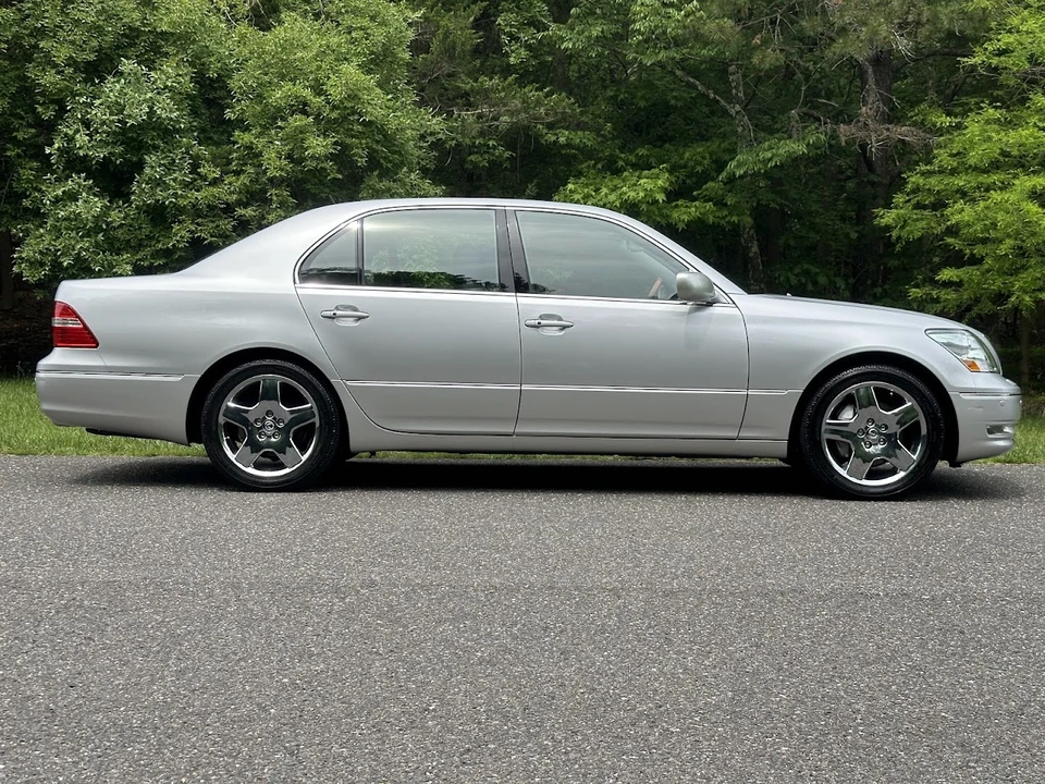2006 Lexus LS 3rd Gen - Image 9 of 31