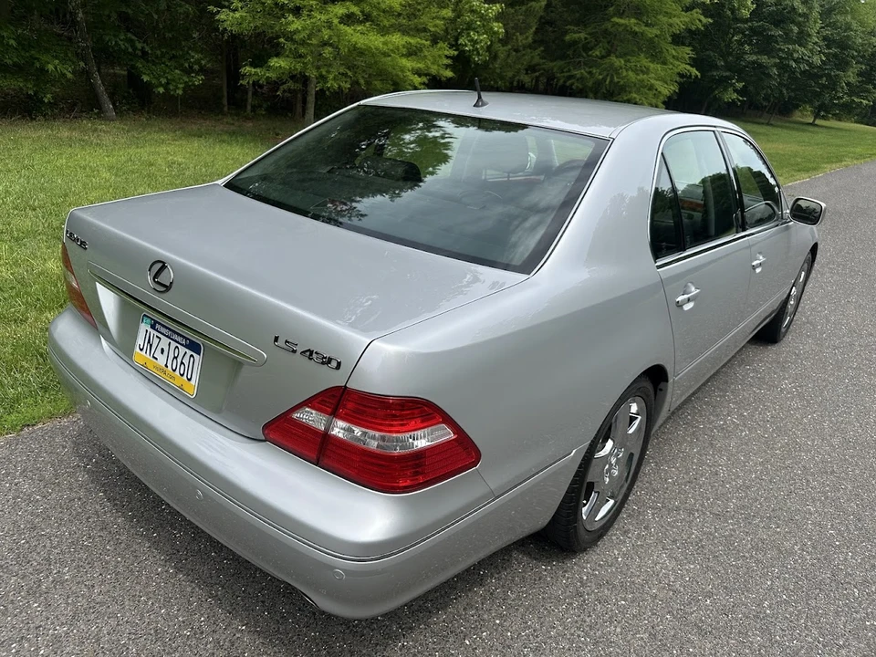 2006 Lexus LS 3rd Gen - Image 12 of 31