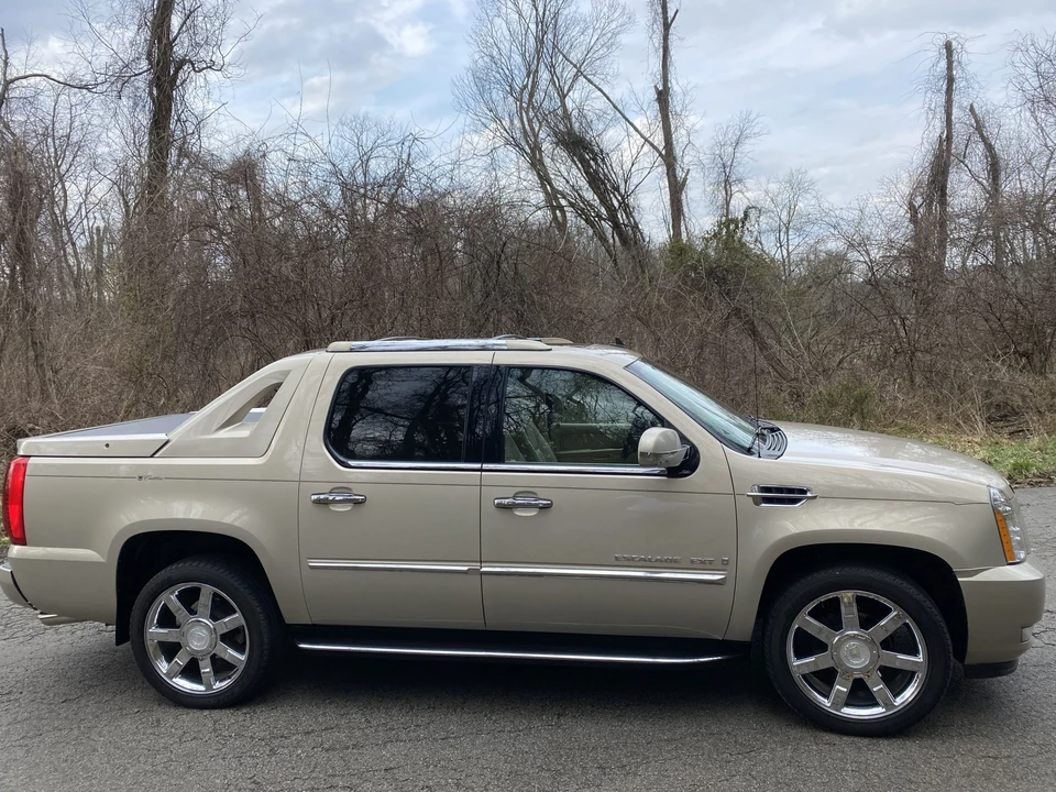 2007 Cadillac Escalade & EXT 3rd Gen - Image 4 of 31