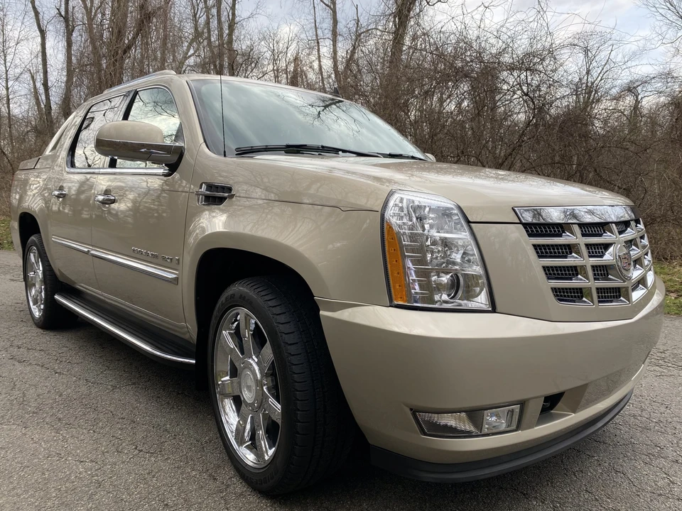 2007 Cadillac Escalade & EXT 3rd Gen - Image 2 of 31