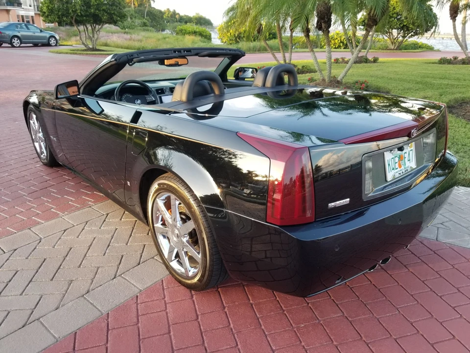 2008 Cadillac XLR - Image 9 of 31