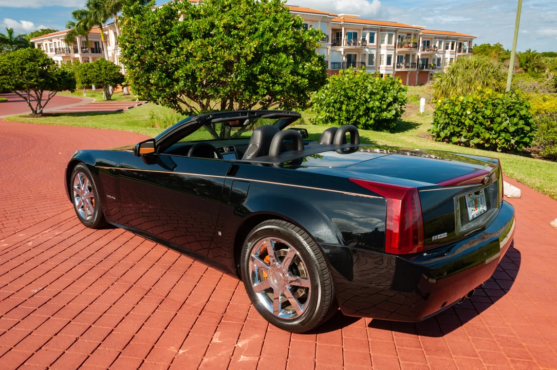 2008 Cadillac XLR - Image 8 of 31